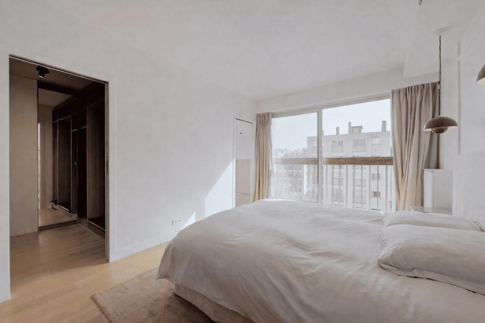 Cocoon With Eiffel Tower View