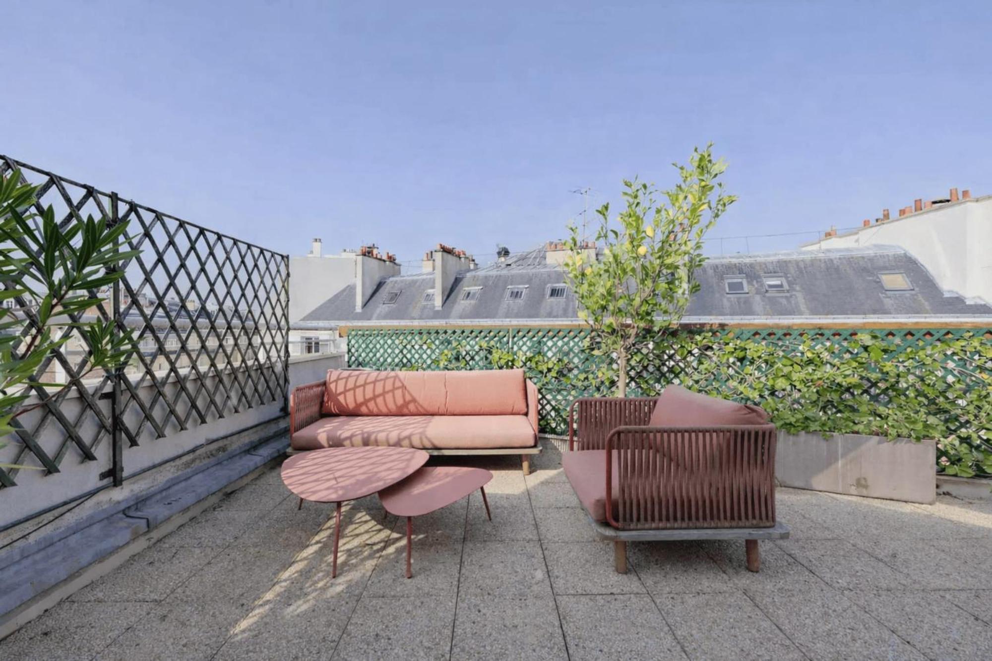Cocoon With Eiffel Tower View Paris