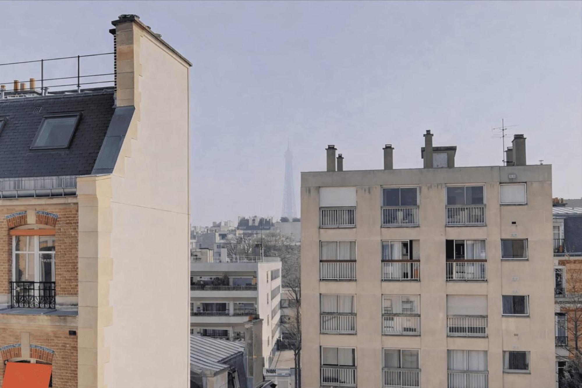 Cocoon With Eiffel Tower View
