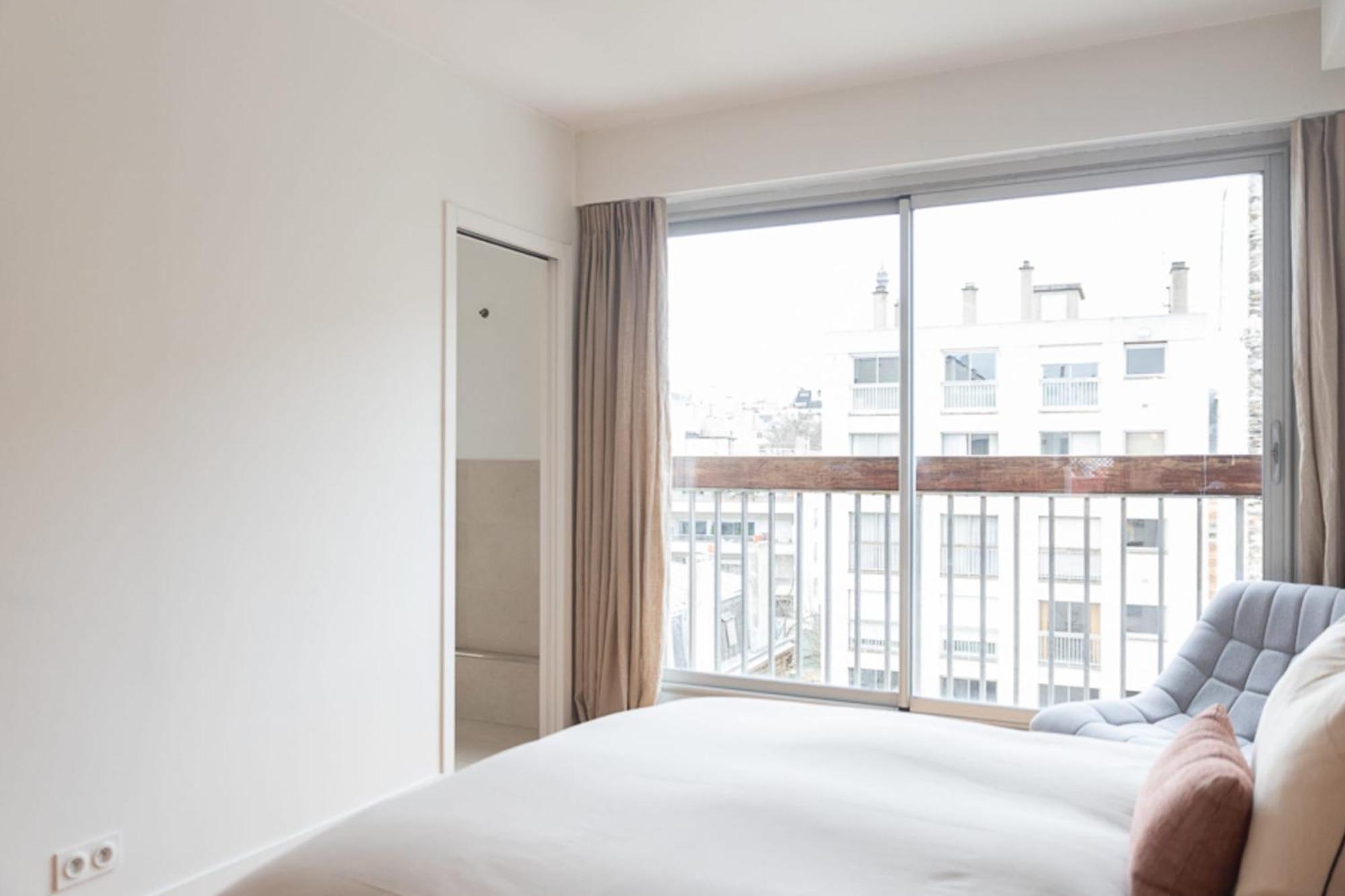 Cocoon With Eiffel Tower View